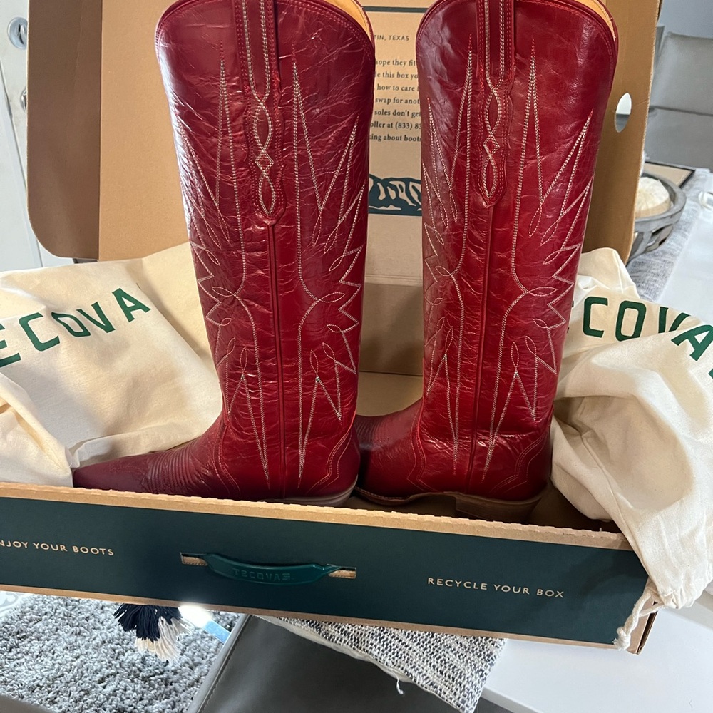 Tecovas Red Leather Women's Boots
The Loretta